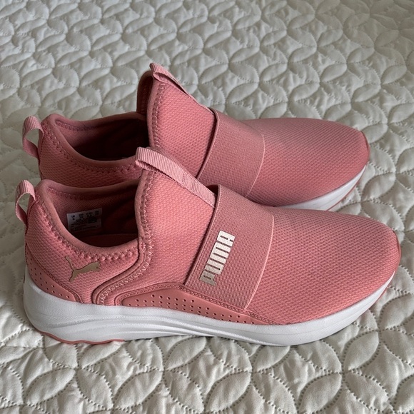 Women’s Puma Coral Slip-On Sneakers Soft Ride Almost New Size 8.5 - Picture 1 of 7
